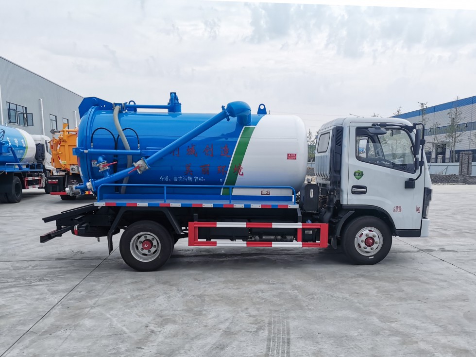 齊東方牌CLD5070GXWEQ6型吸污車