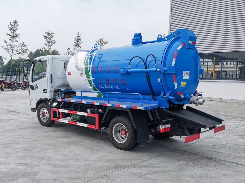 齊東方牌CLD5070GXWEQ6型吸污車